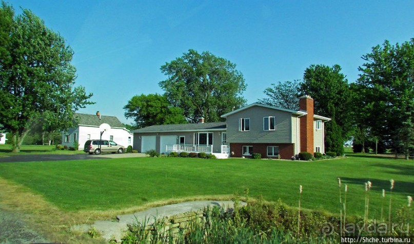 Иллюзия: " Живописная дорога вдоль озера Гурон"