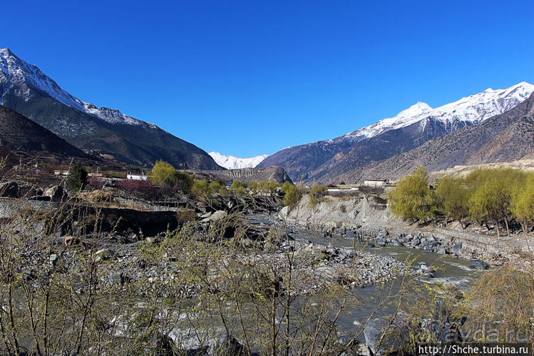Джомсом — здесь все начинается (ворота Мустанга) Джомсом — здесь все начинается (ворота Мустанга)