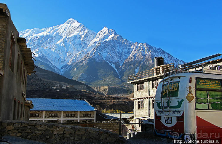Джомсом — здесь все начинается (ворота Мустанга) Джомсом — здесь все начинается (ворота Мустанга)