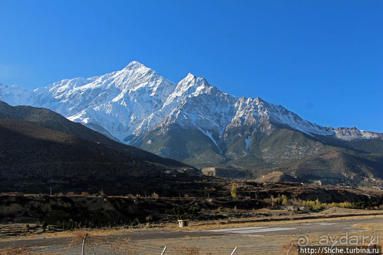 Джомсом — здесь все начинается (ворота Мустанга) Джомсом — здесь все начинается (ворота Мустанга)
