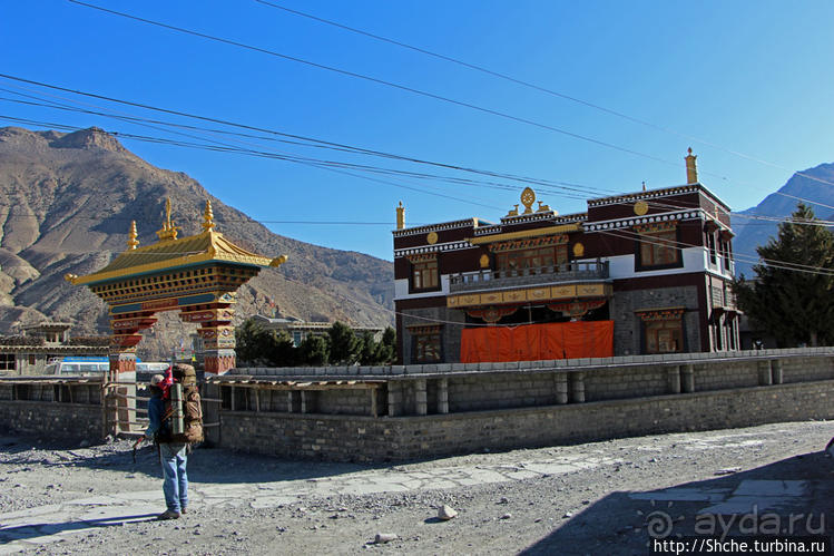 Джомсом — здесь все начинается (ворота Мустанга) Джомсом — здесь все начинается (ворота Мустанга)