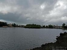 Ганга Талао — священное кратерное озеро с храмом Шивы