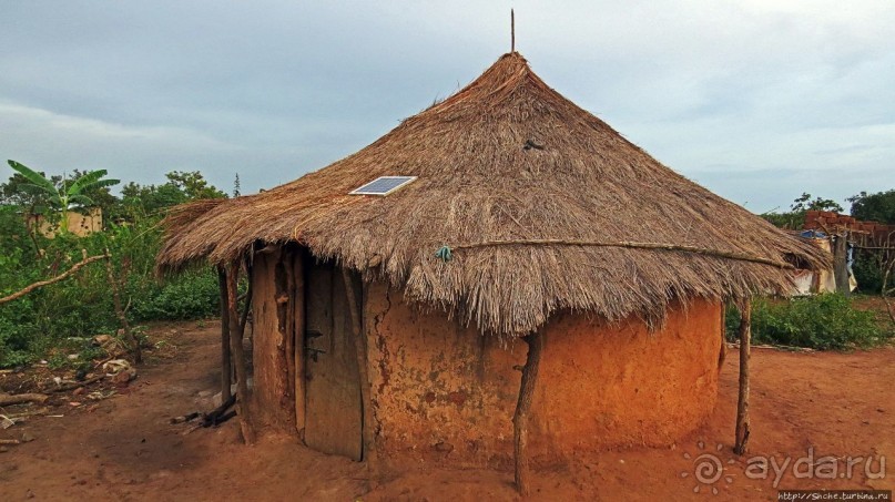 Деревня Rwamahungu. Так живет 70% населения Уганды