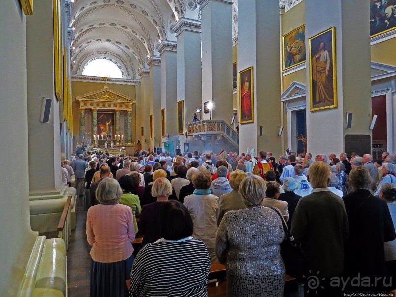 Кафедральный собор Вильнюса в праздничный день