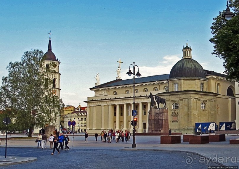 Кафедральный собор Вильнюса в праздничный день