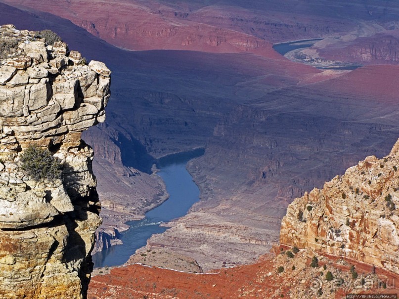 Гранд — потому что ну очень большой