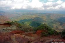 Кислотно-красный склон каньона Ваймеа