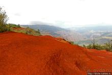 Кислотно-красный склон каньона Ваймеа