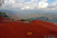 Кислотно-красный склон каньона Ваймеа