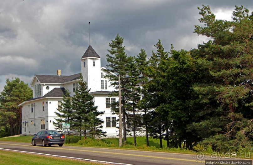 Много в ней лесов, полей и ... полей среди лесов:)