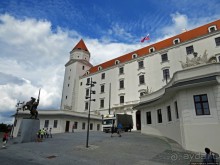 Над рекою Град стоит