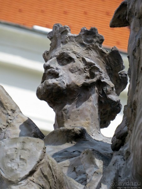 Над рекою Град стоит