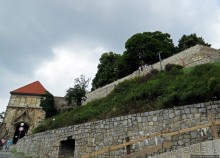 Над рекою Град стоит