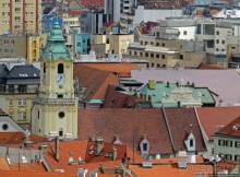 Над рекою Град стоит