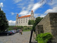 Над рекою Град стоит