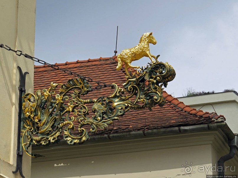 Над рекою Град стоит