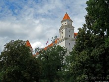 Над рекою Град стоит