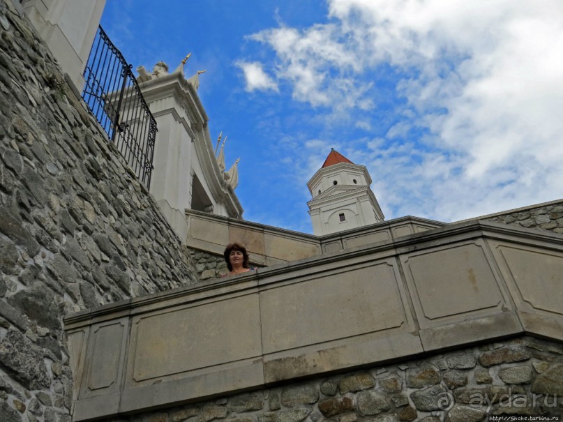 Над рекою Град стоит