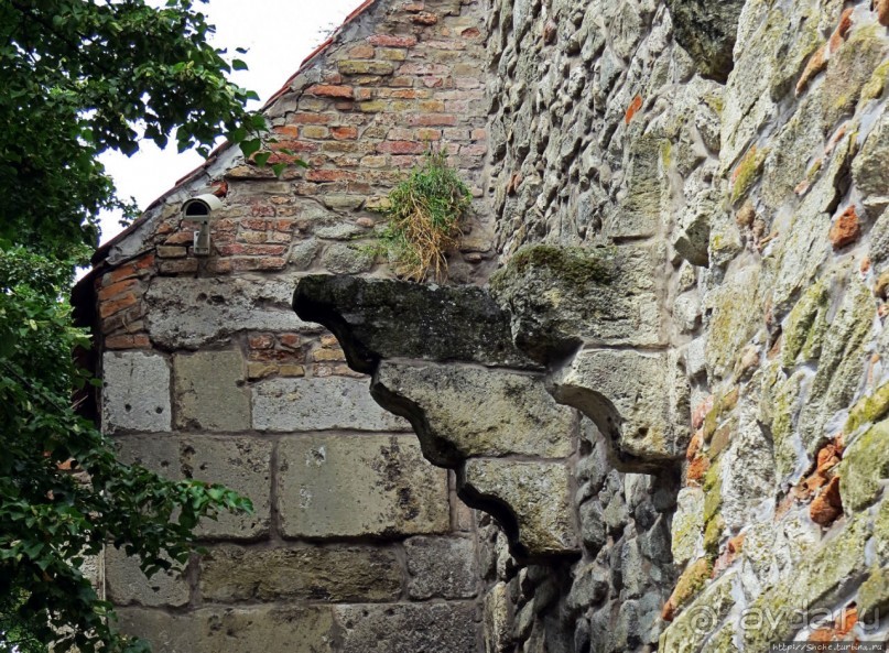 Над рекою Град стоит