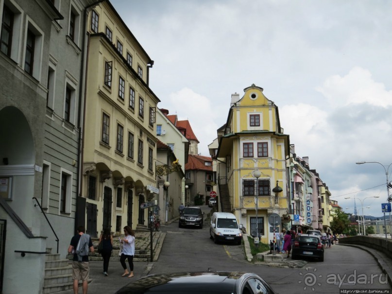 Над рекою Град стоит