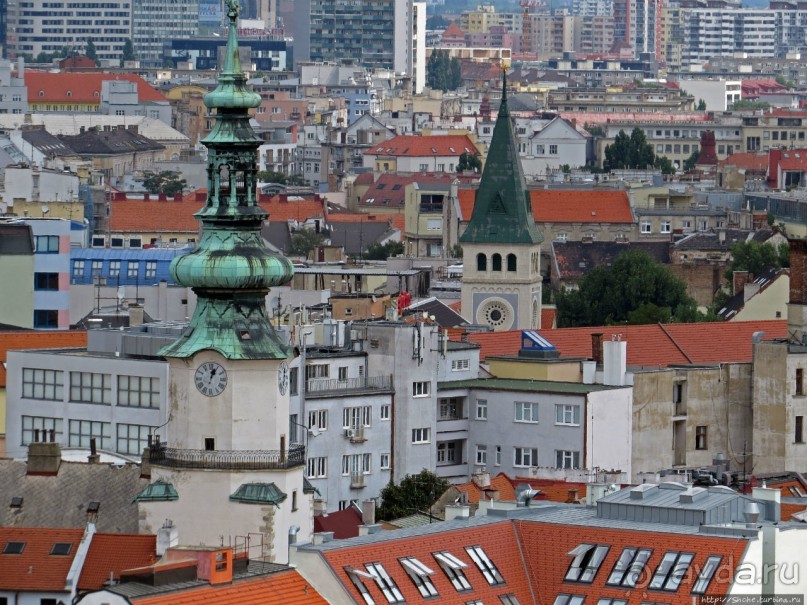 Над рекою Град стоит