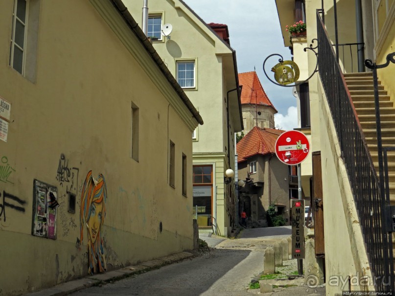 Над рекою Град стоит