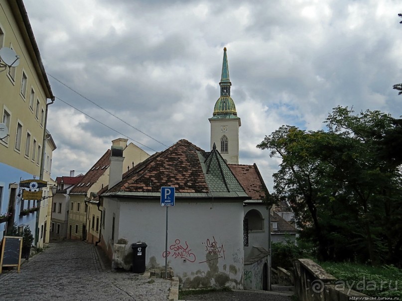 Над рекою Град стоит