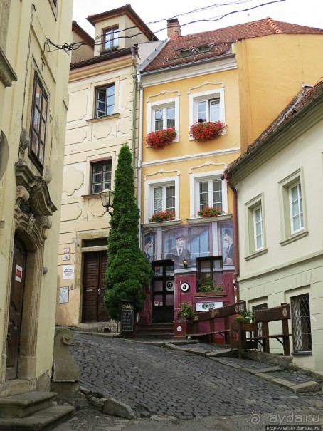 Над рекою Град стоит