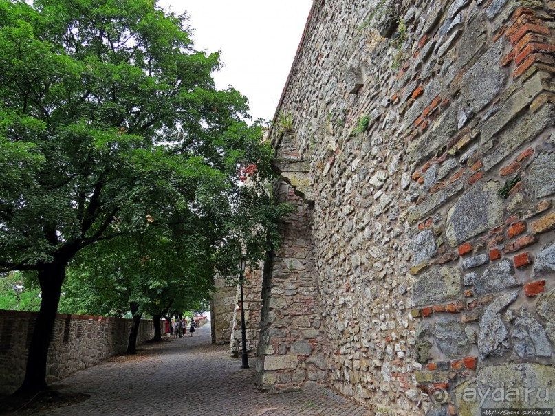 Над рекою Град стоит