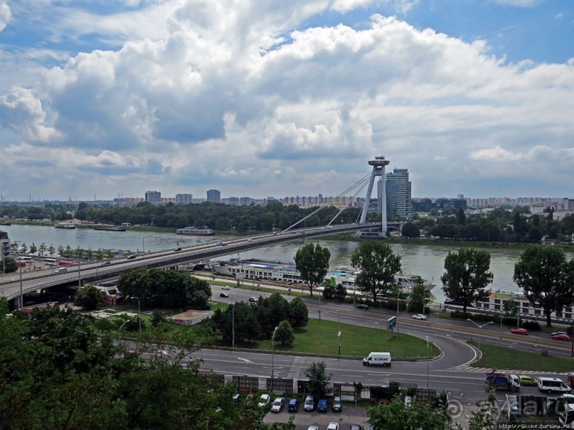 Над рекою Град стоит