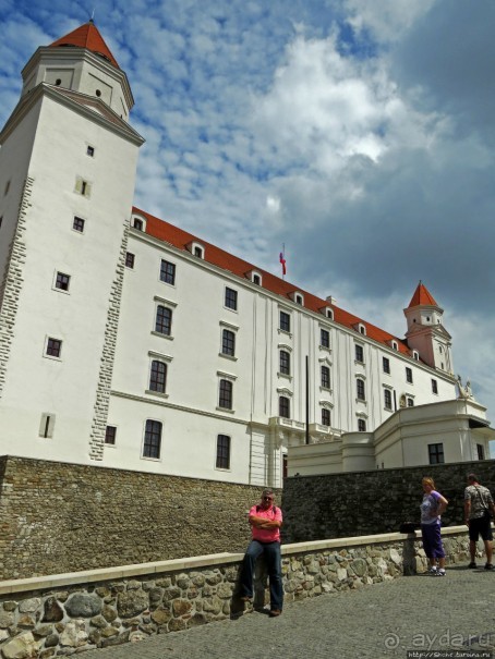 Над рекою Град стоит