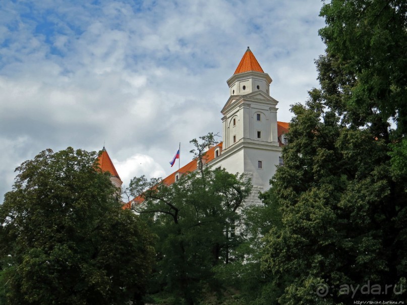 Над рекою Град стоит