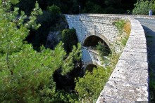 Диплохифиро — уникальный двойной мост через ущелье Курис