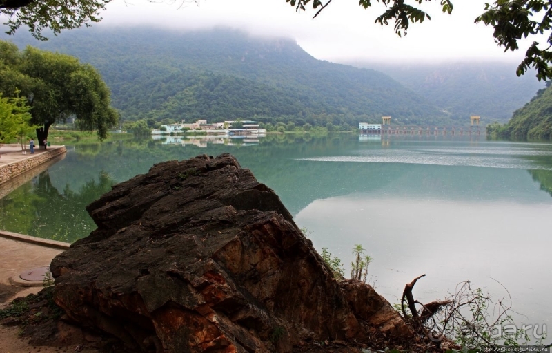 Катим по КНДР. Остановка на живописном озере Симпхен