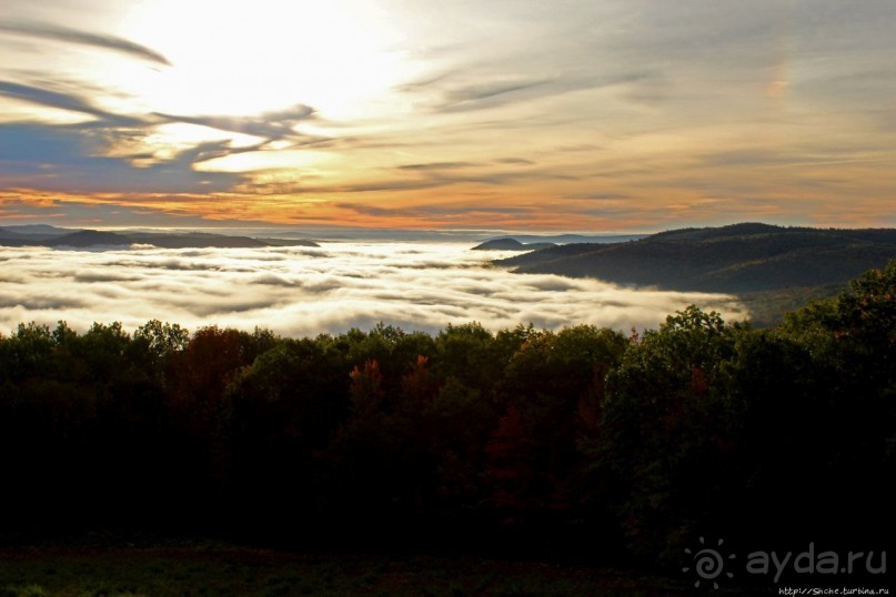 Долину затопили облака