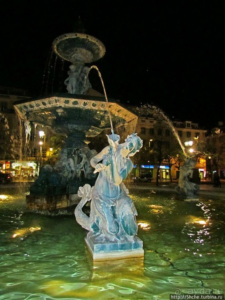 Площадь Россио в ночных огнях