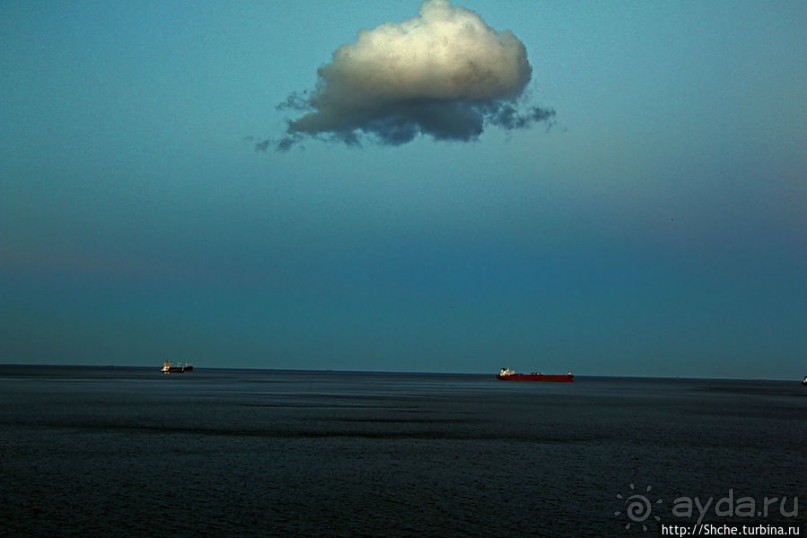 Заход солнца между Африкой и Испанией в Великобритании