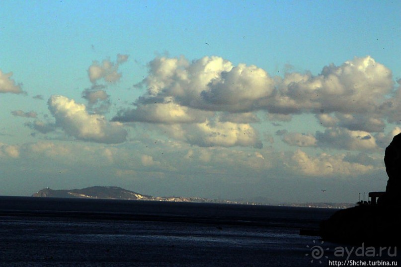 Заход солнца между Африкой и Испанией в Великобритании