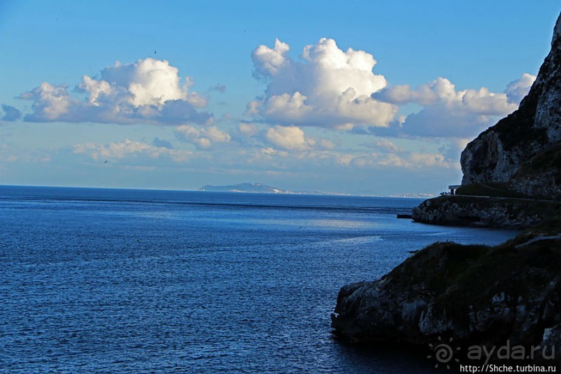 Заход солнца между Африкой и Испанией в Великобритании