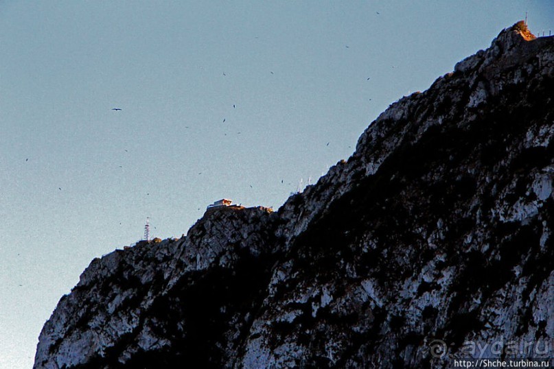 Заход солнца между Африкой и Испанией в Великобритании