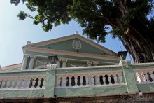 Скромная, но очень историческая площадь на холме в Макао