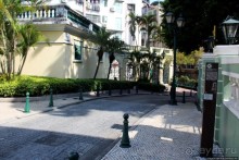 Скромная, но очень историческая площадь на холме в Макао