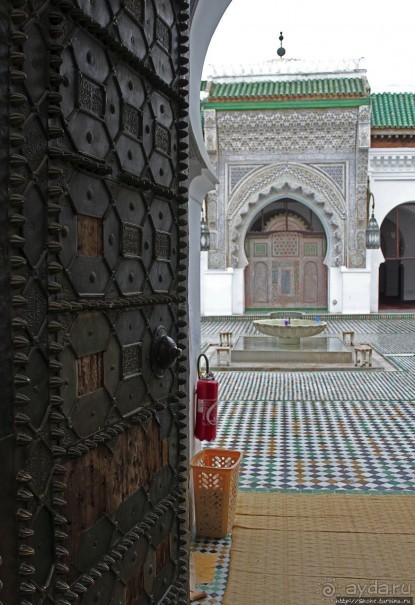 Аль-Карауин — старейший постоянно действующий университет