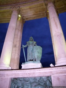 Короткий визит в Будапешт, Площадь Героев и стадион Пушкаша