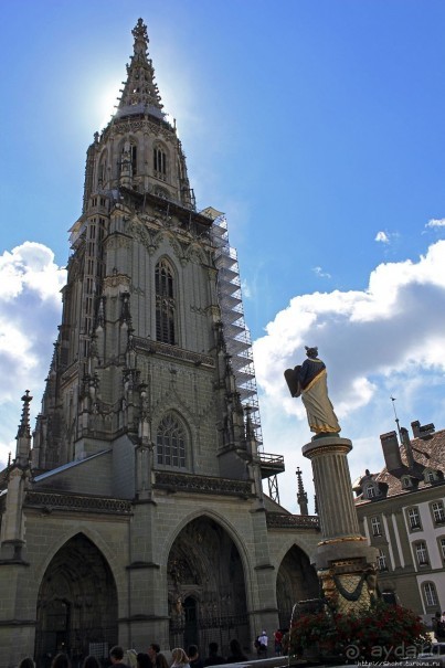 Bern Munster — важнейший позднеготический храм Швейцарии