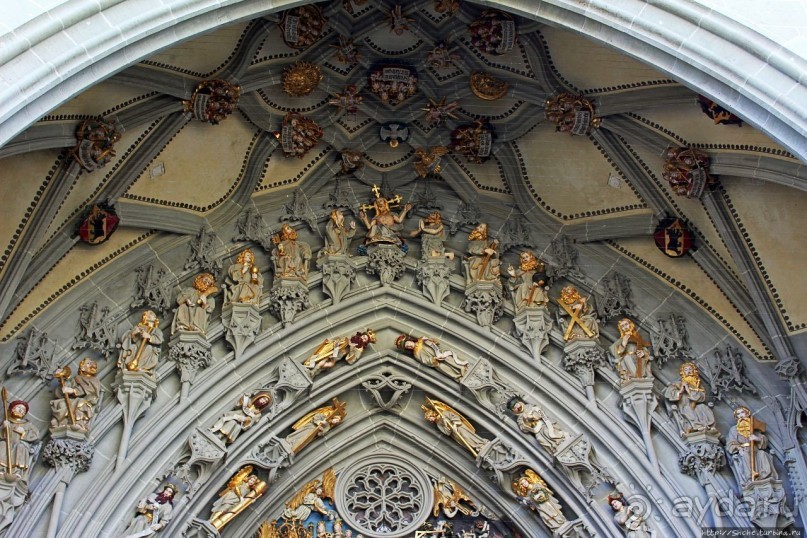 Bern Munster — важнейший позднеготический храм Швейцарии