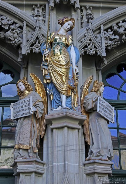 Bern Munster — важнейший позднеготический храм Швейцарии