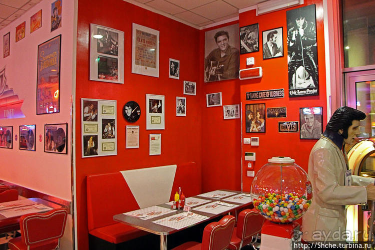 Альбом отзыва "Квази-американский стэйк-хауз в Сан Марино"