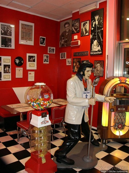 Альбом отзыва "Квази-американский стэйк-хауз в Сан Марино"