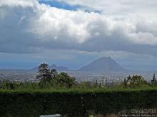 Тру-Серф — кратер спящего вулкана с лужицей на дне